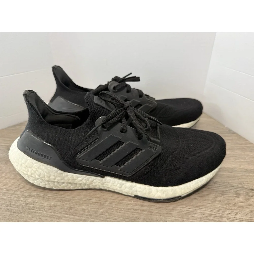 Adidas UltraBoost 22 Mens Size 9.5 Black White Athletic Running Shoes Sneakers